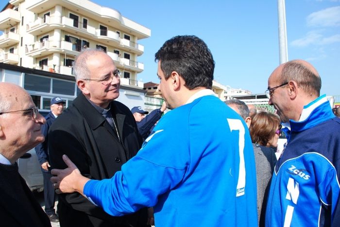 Reggi saluta il  Vescovo di Aversa Mons. Angelo Spinillo