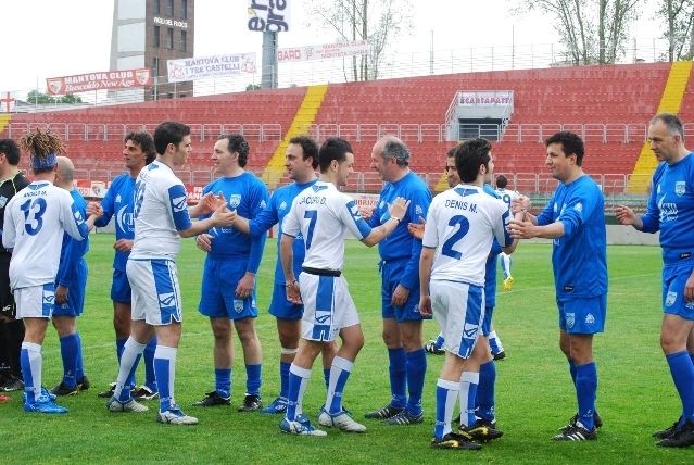 FOTO NIS MANTOVA 2010   SALUTO SQUADRE