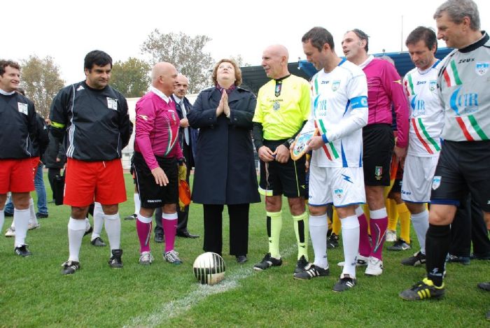 Il Ministro Cancellieri si prepara a dare il calcio d'inizio