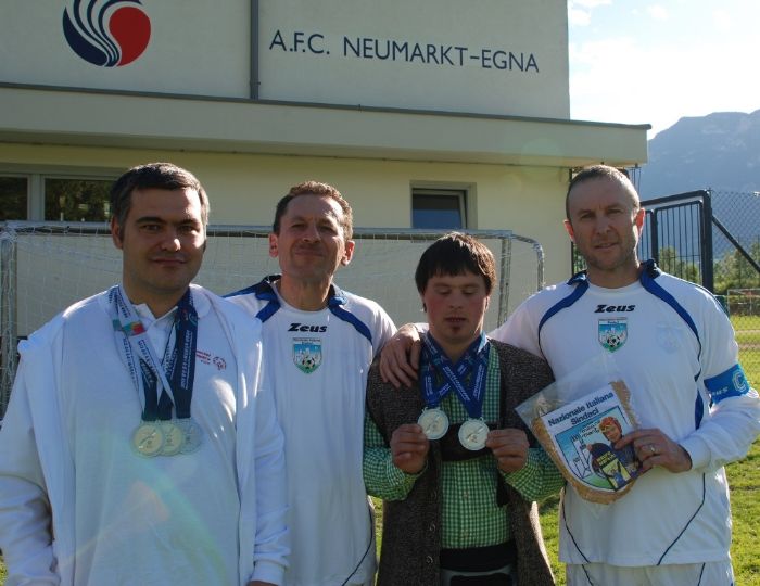23 Mauro Martini e Christoph Thaler con il Presidente e il Capitano NIS 23 Mauro Martini e Christoph Thaler con il Presidente e il Capitano NIS