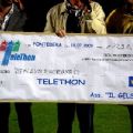 L'assegno per Telethon
